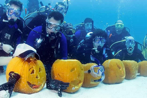underwater_pumpkin_carving2