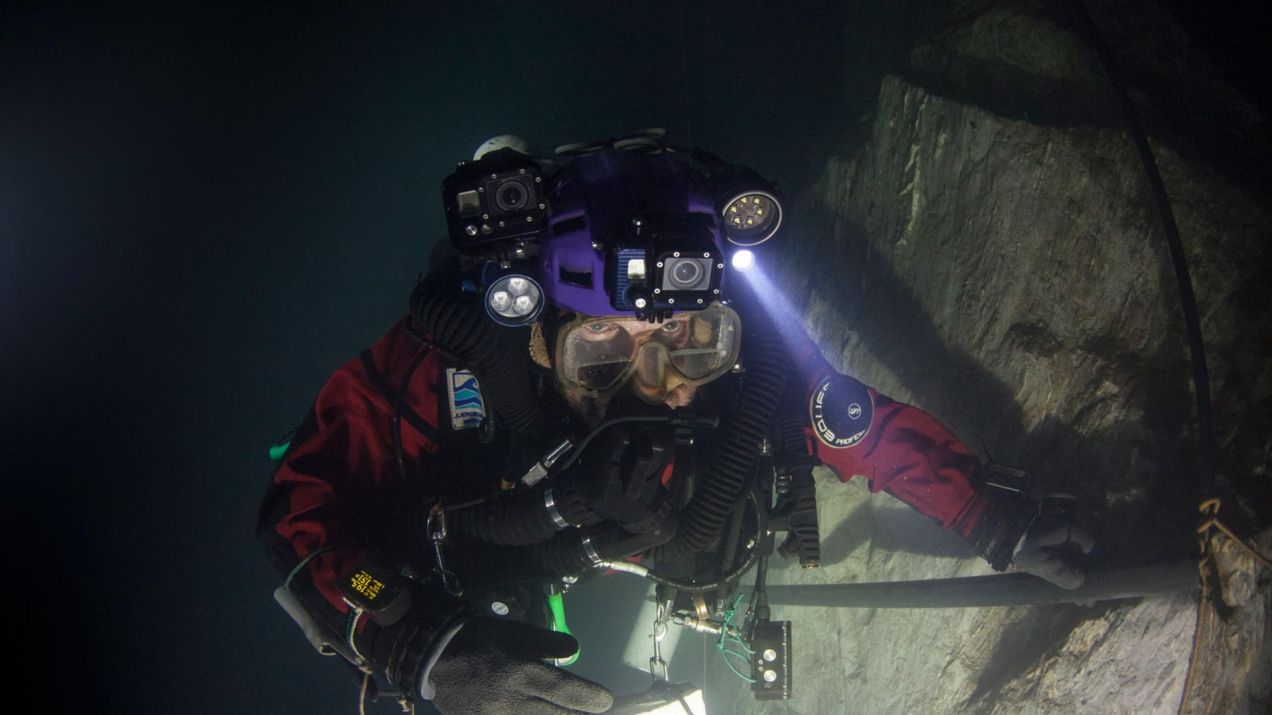 Krzysztof Starnawski podczas nurkowania w Hranickiej divers24.pl