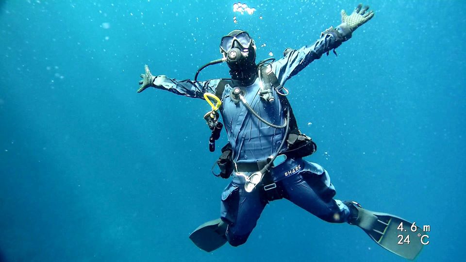 suchy skafander Shark Dive gear nurek w wodzie divers24.pl