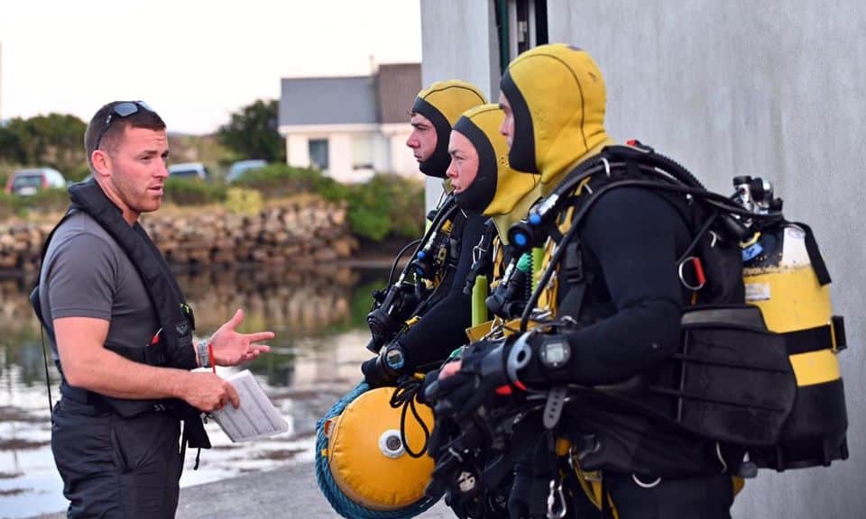 Grupa nurków podczas szkolenia Irish Naval Service divers24.pl