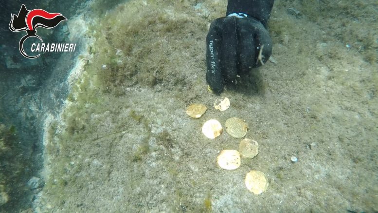 Nurek prezentuje złote monety Sardynia divers24.pl