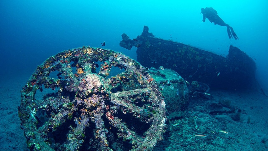 zatopiony okręt HMS Majestic