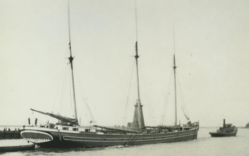 Archiwalne zdjęcie statku z XIX wieku