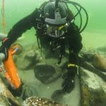 nurek archeolog bada wrak w Morzu Bałtyckim