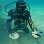 Policjanci znaleźli w morzu ceramikę sprzed 800 lat